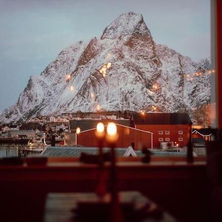 Reine Front View - Mountain & Seaview Villa Exterior foto