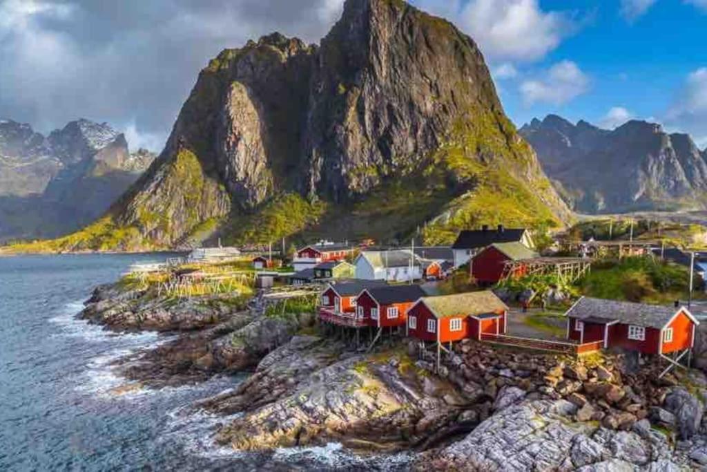 Reine Front View - Mountain & Seaview Villa Exterior foto