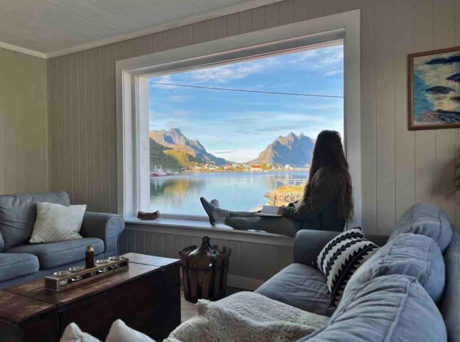 Reine Front View - Mountain & Seaview Villa Exterior foto