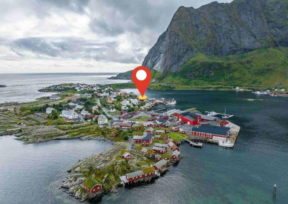 Reine Front View - Mountain & Seaview Villa Exterior foto