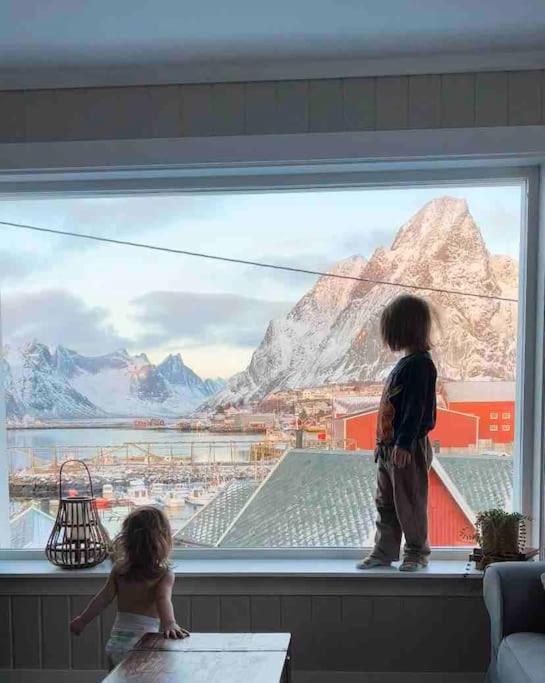 Reine Front View - Mountain & Seaview Villa Exterior foto