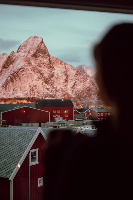 Reine Front View - Mountain & Seaview Villa Exterior foto